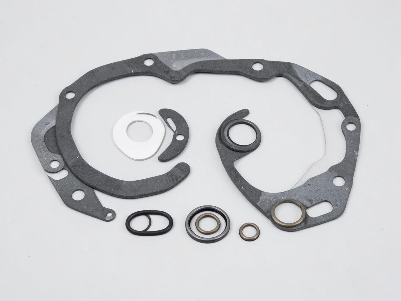 Automotive engine gasket set and oil seals